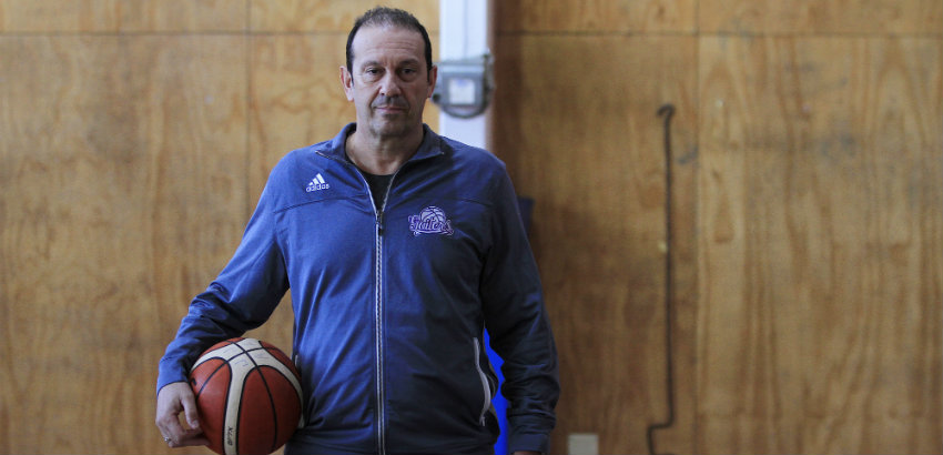 Eduardo Pinto, entrenador argentino: “El basket chileno crecerá con una  mejor competencia”