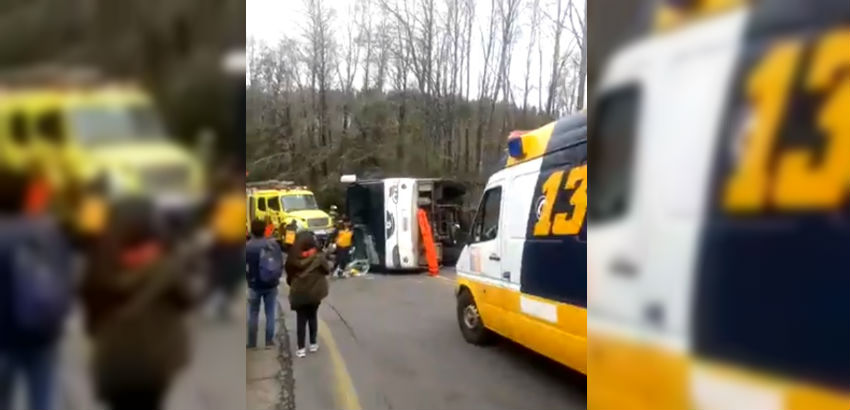 Tres muertos y decenas de heridos deja volcamiento de bus escolar en ...
