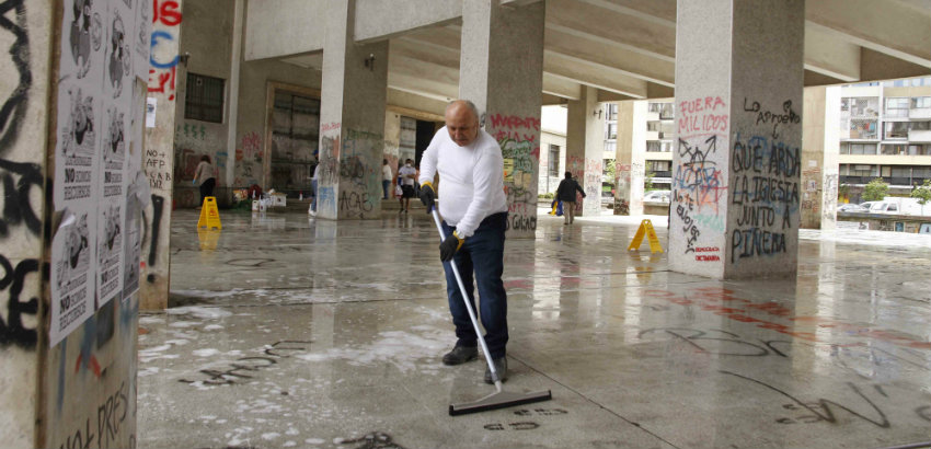 Notarios se unen a voluntarios para limpiar Tribunales de Justicia en Concepción - Diario Concepción