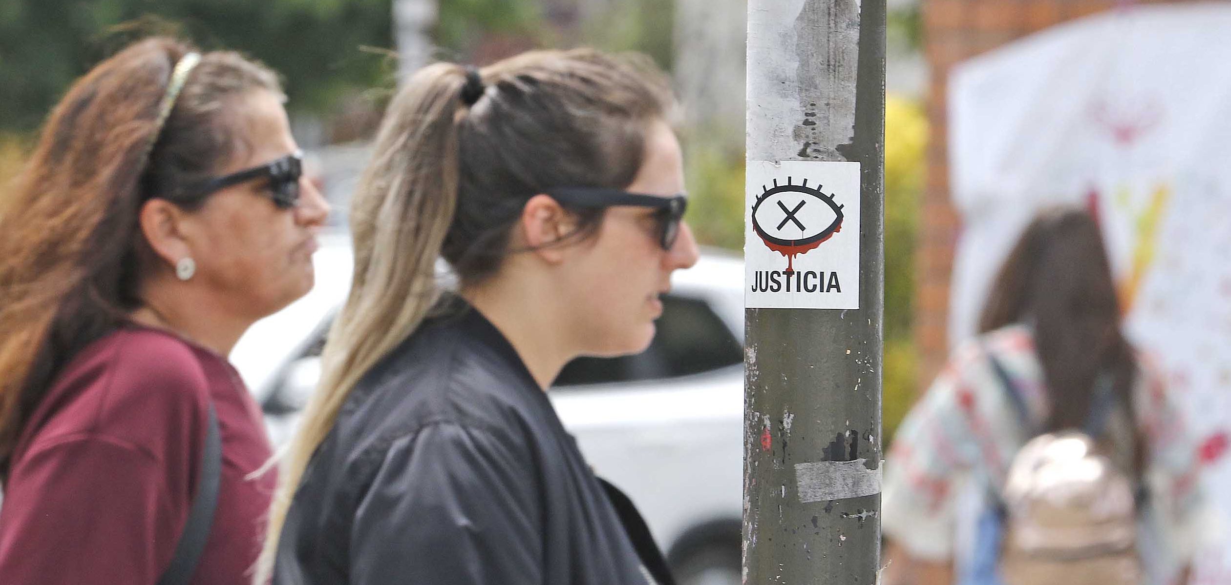 Polémica por proyecto que sanciona a quienes peguen stickers