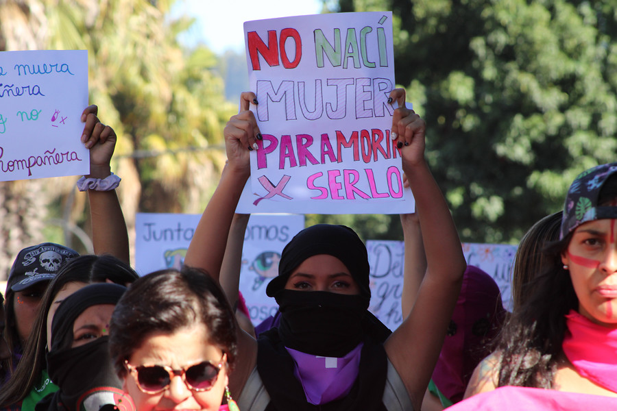 Multitudinaria marcha por el Día Internacional de la Mujer recorre las ...