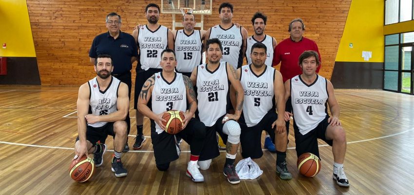 Equipo de básquetbol Vieja Escuela: una reunión de amigos en torno al  deporte