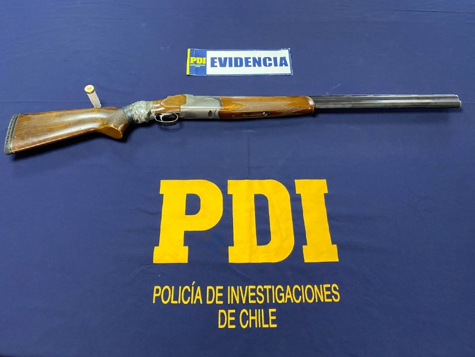 Hombre apuntó con escopeta de dos cañones a efectivos de la PDI en Laja