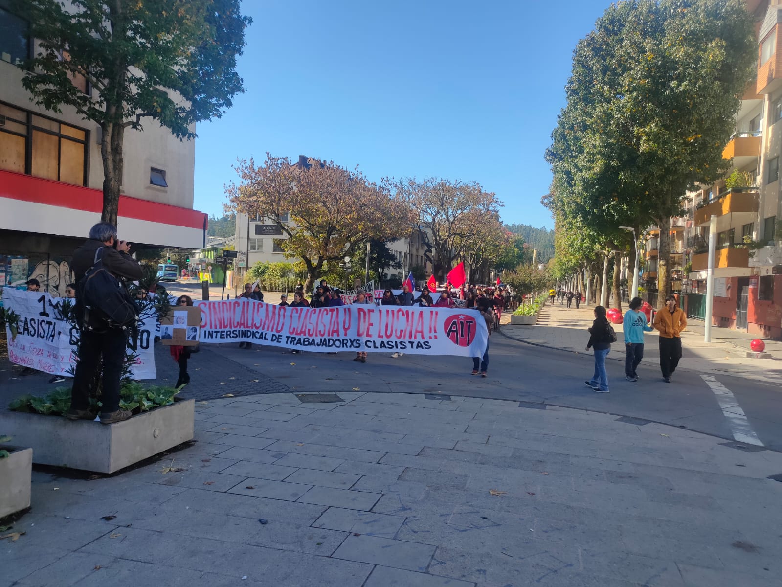 Miles de personas marcharon por el centro en este 1 de Mayo