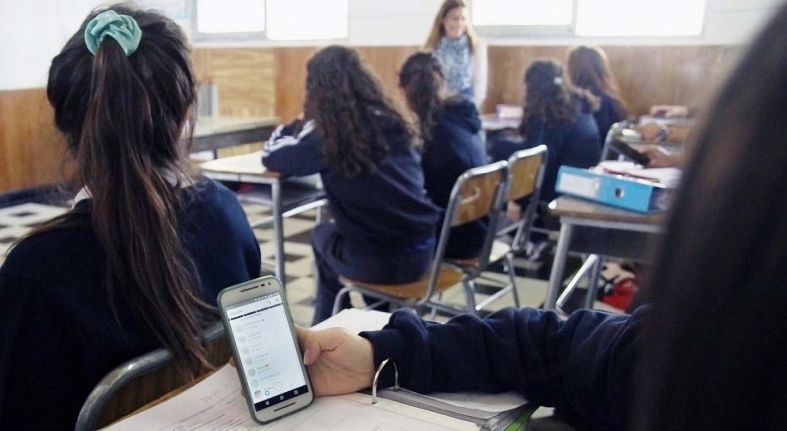 Italia prohíbe el uso de los teléfonos móviles en clase en los colegios e  institutos
