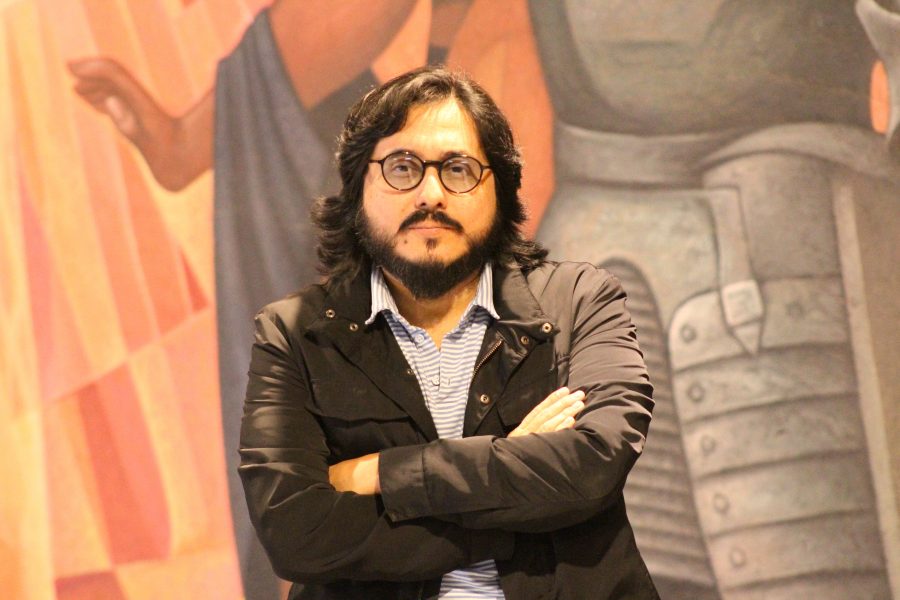 Poeta ecuatoriano Ernesto Carrión realizará lectura en Auditorio UdeC