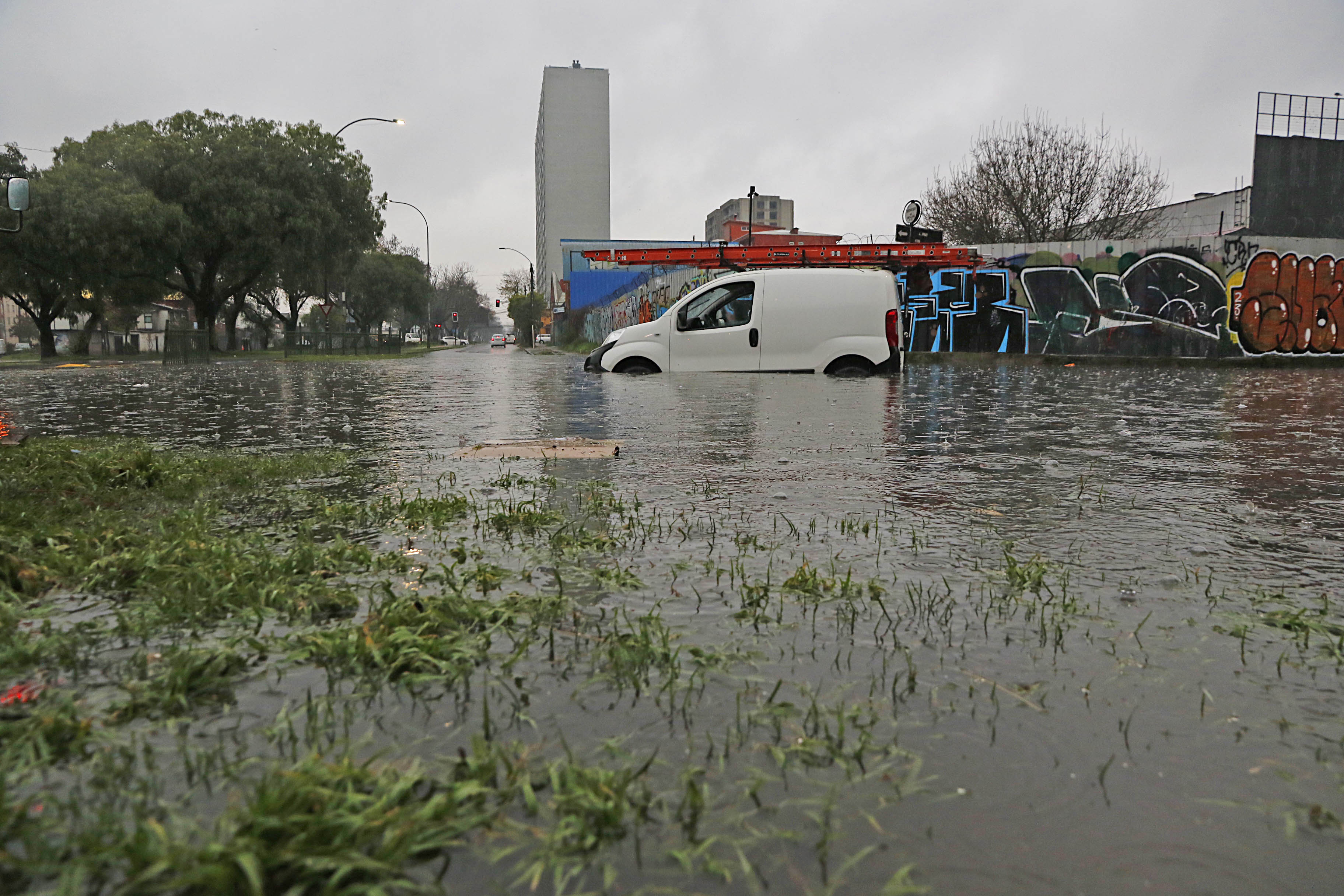 Aumento de caudales, evacuación y calles inundadas genera sistema frontal en el Biobío