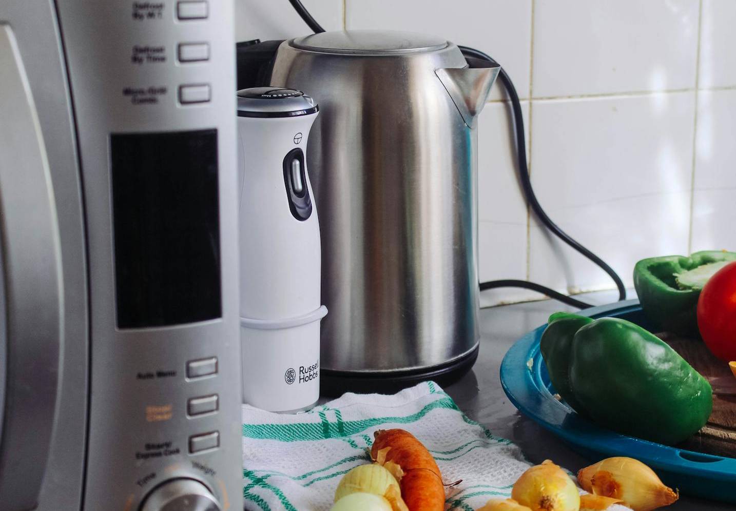 cocina-hervidor-microonda-comida.jpg