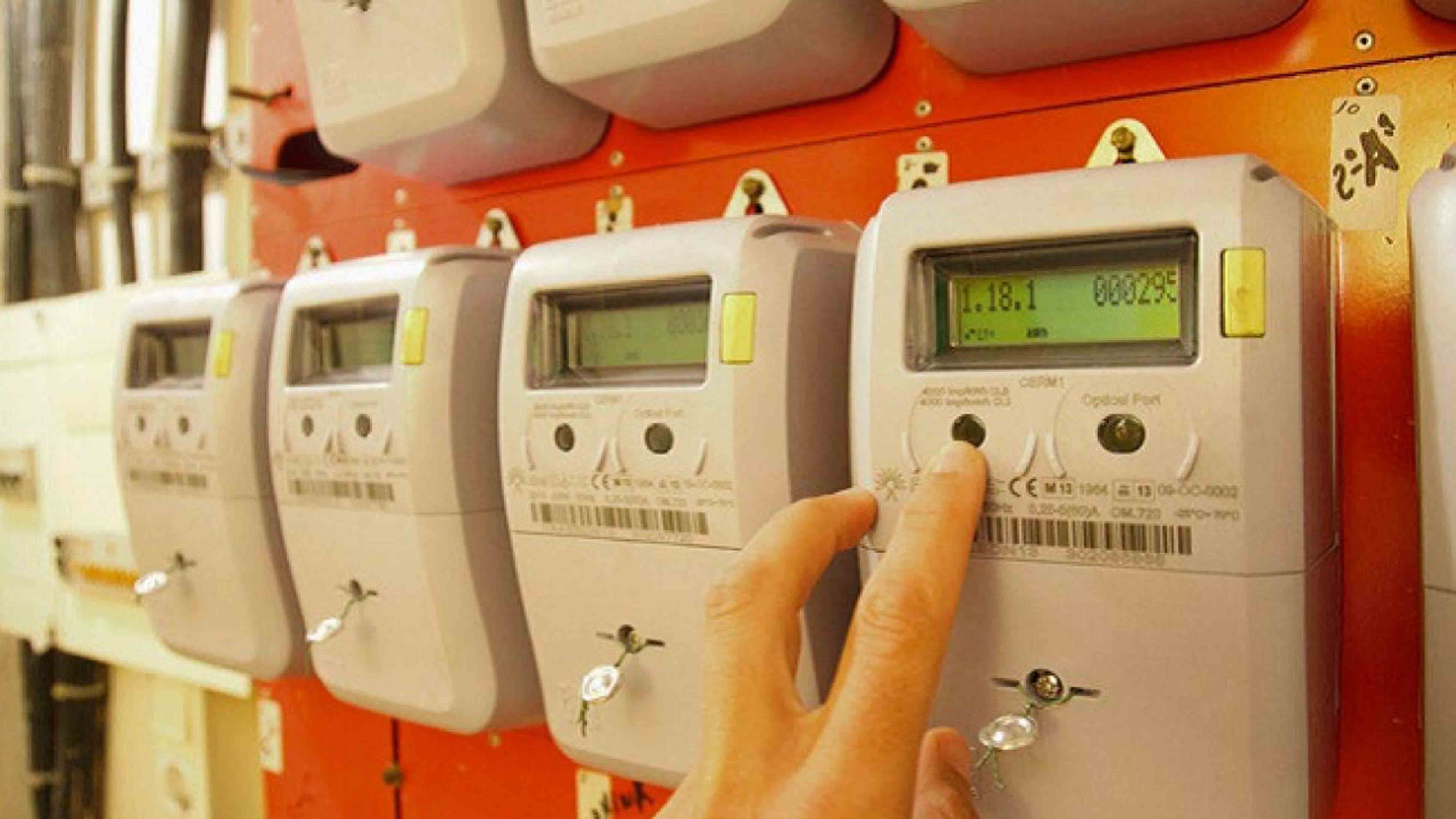 SEC instruye postergar alza de las cuentas de electricidad hasta julio ...