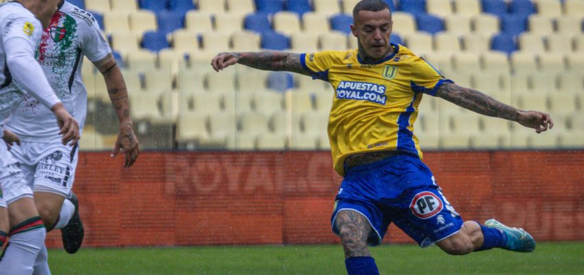 Bajo constante lluvia la UdeC venció a Palestino en el minuto 93