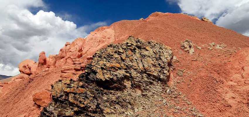 Avanza nuevo proyecto de tierras raras en costa de Biobío: registra perforaciones en terreno