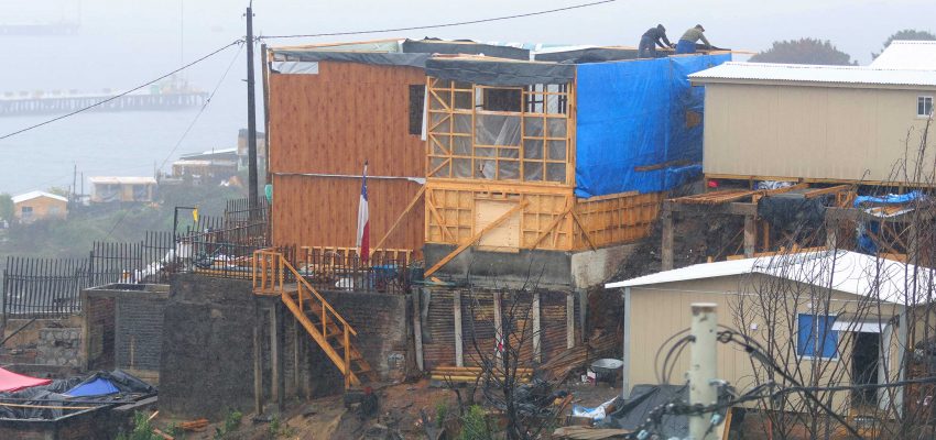 Preocupación en damnificados de Penco por enfermedades respiratorias ante malas condiciones climáticas