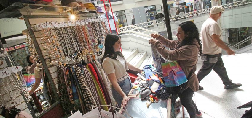 “Quienes van a trabajar son los más pobres”: análisis económico local de la controversia por Viernes Santo