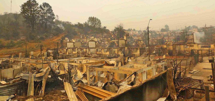 Reconstrucción en Penco: ministro de Vivienda fija inicio de obras para cuatro meses más