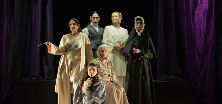 Un retrato de liberación feminista: “Las aristócratas” llega a la sala principal del Teatro Biobío