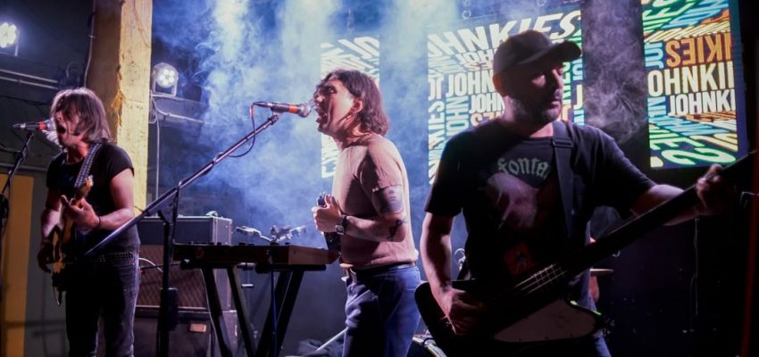 Banda penquista Johnkies libera en plataformas digitales su nuevo sencillo “Gatillo fácil”