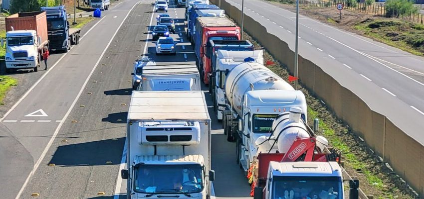 Camioneros Centro Sur analizan impacto de nueva alza de combustibles