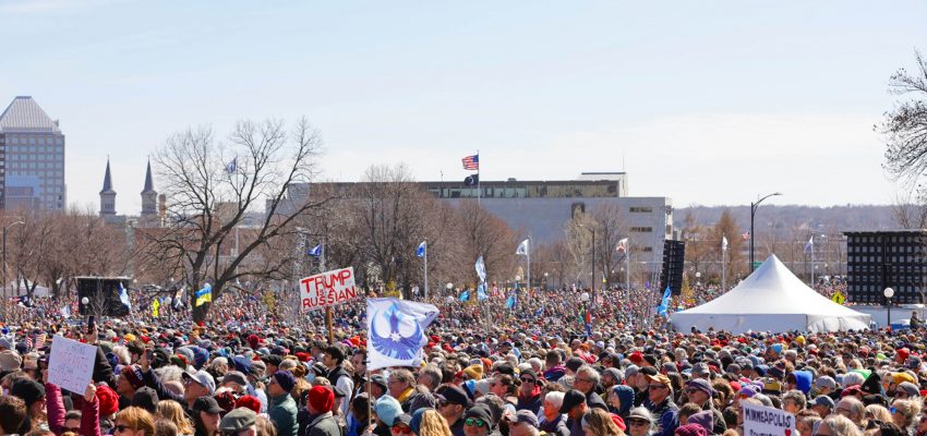 Hualpenino en Minneapolis relata tiempos de persecución migratoria y lucha por mantener educación de niños bilingües
