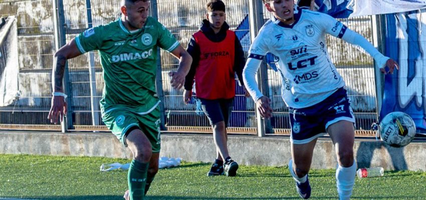 Naval vuelve a su fortaleza ante el aproblemado Cabrero